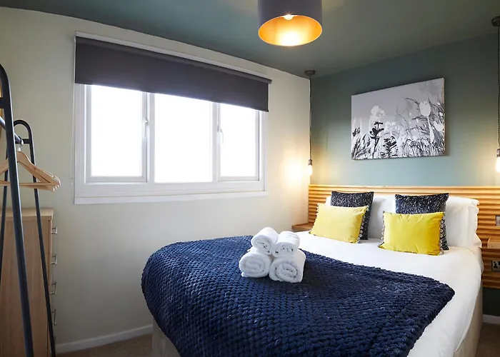 Crows Nest - Near North Bay * Scarborough