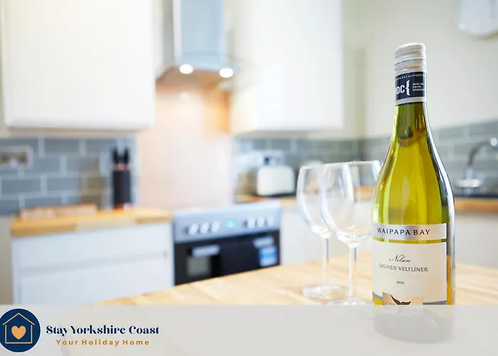 Crows Nest - Near North Bay * Scarborough