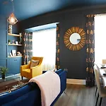 Apartment Crows Nest - Near North Bay Scarborough