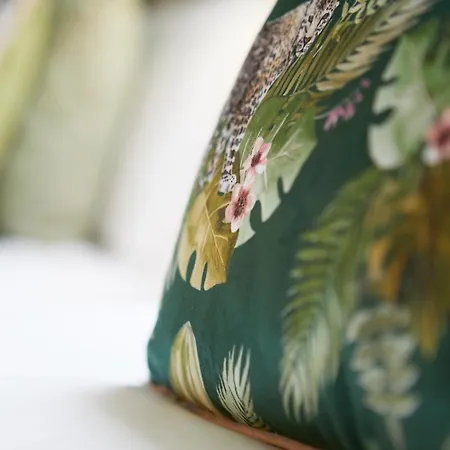 Crows Nest - Near North Bay * Scarborough