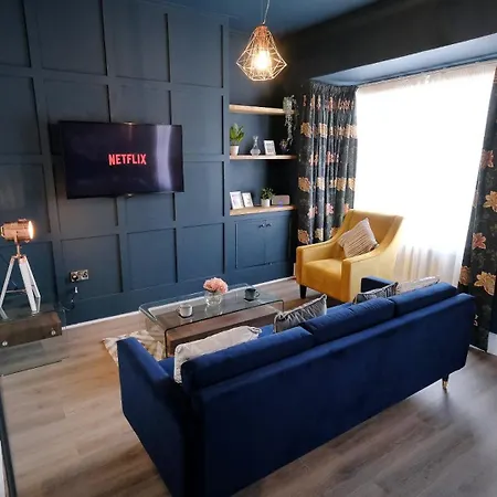 Crows Nest - Near North Bay Apartment