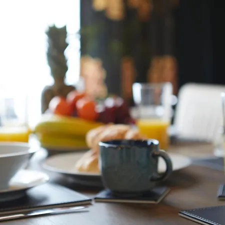 Crows Nest - Near North Bay Scarborough