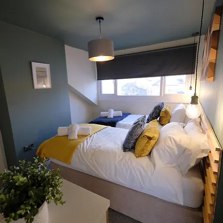 Crows Nest - Near North Bay Scarborough